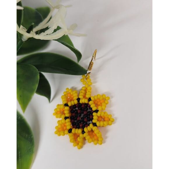 Sunflower Earrings, Floral design, Seed bead earrings, Handmade - Picture 4 of 8